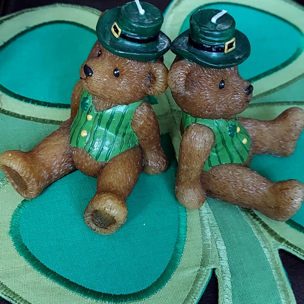 Set Of 2 St. Parrick's Day Candles - Picture 2 of 9